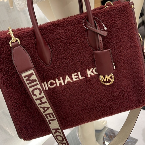 Michael Kors Medium SHEARLING MIRELLA Tote
Shoulder Bag Sherpa 
Oxblood 
NWT - Picture 3 of 16